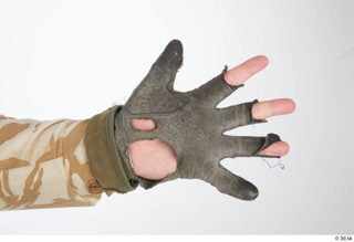 Photos Robert Watson Army Czech Paratrooper gloves hand 0003.jpg